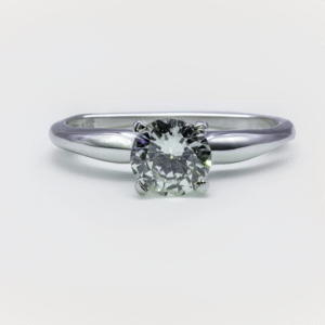 Anillo de plata con diamante